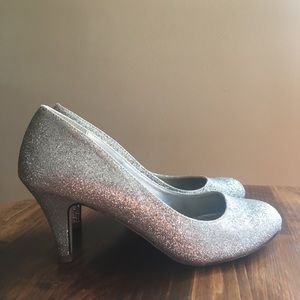 City Classified Silver Pumps: Great Condition!